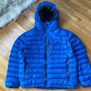 Stio Hometown 800 Down Hooded Puffer Coat Parka Skiing Snowboard Company Logo